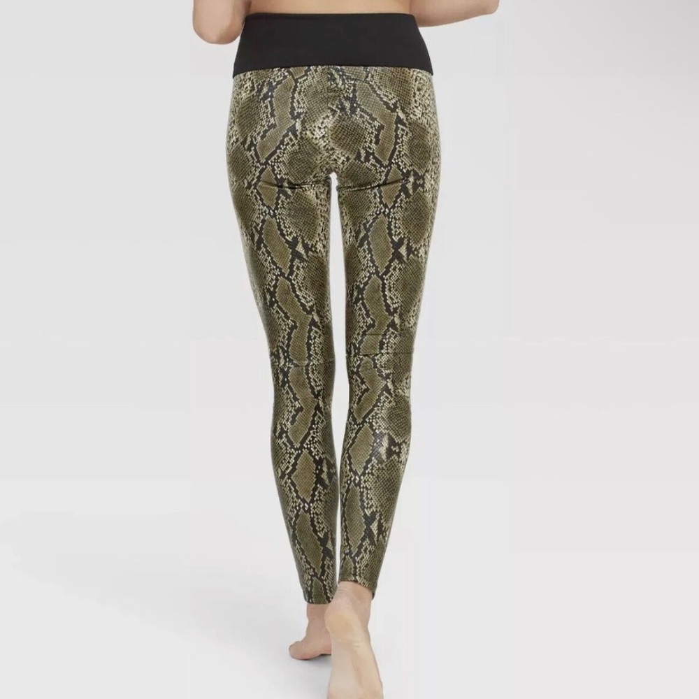 SPANX Assets (Small) Faux Leather leggings (Shaping Smoothing) SNATCHED BOD! - Picture 3 of 10